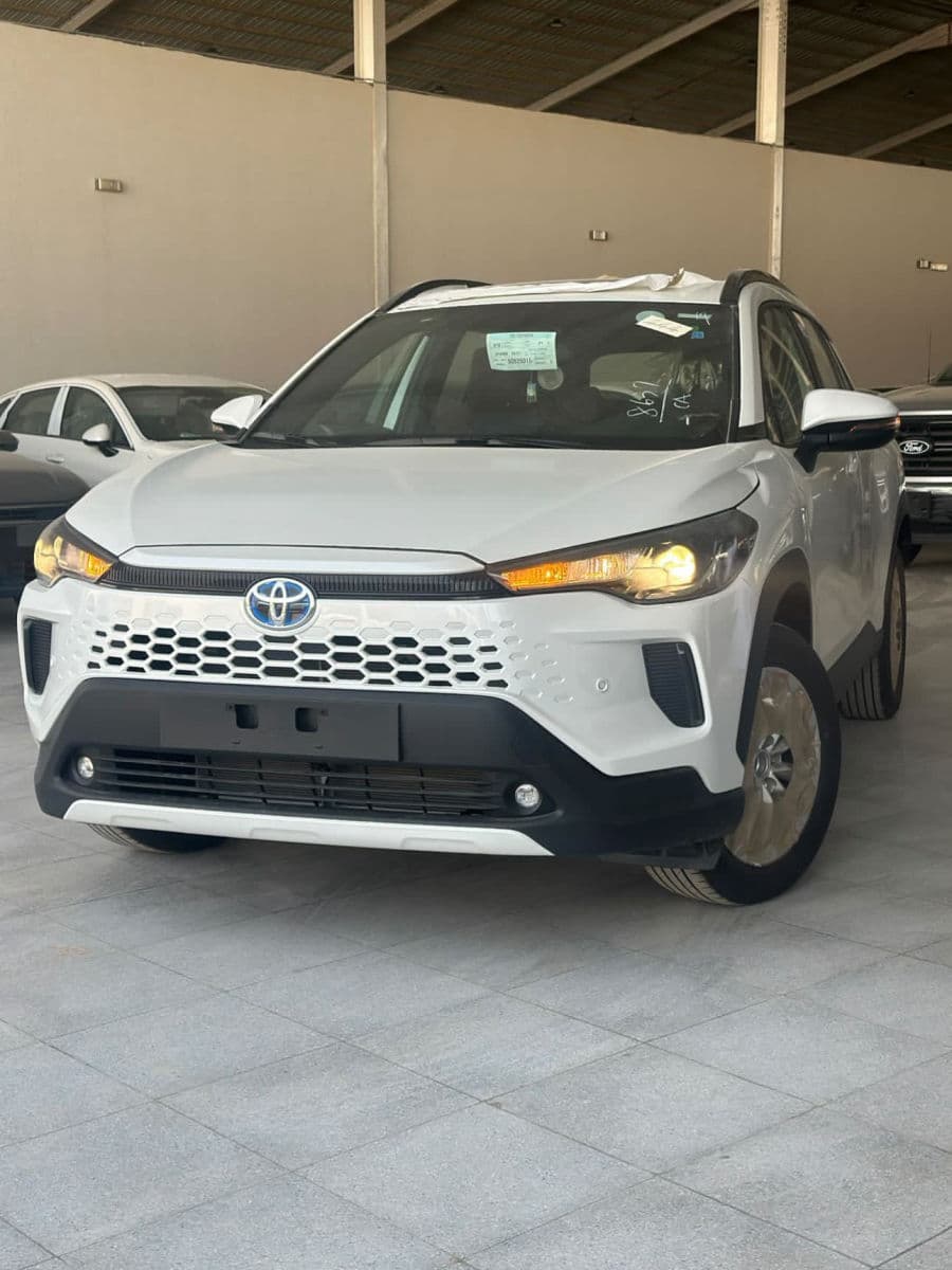 كورولا كروس 1.8 سعودى ابيض 2025